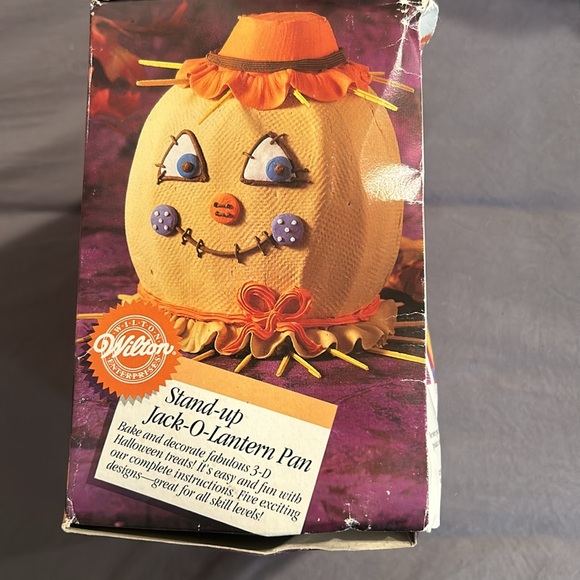 NIB Vintage Wilton Halloween Cake Pan 3D Stand Up Pumpkin Head - Picture 2 of 7